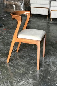قیمت صندلی چوبی